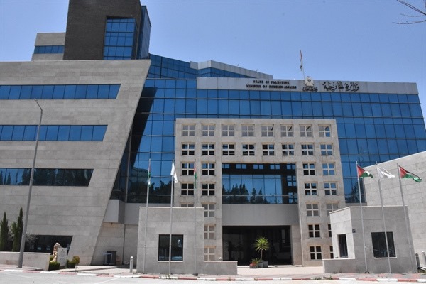الجزائر تستقبل الطلبة الفلسطينيين