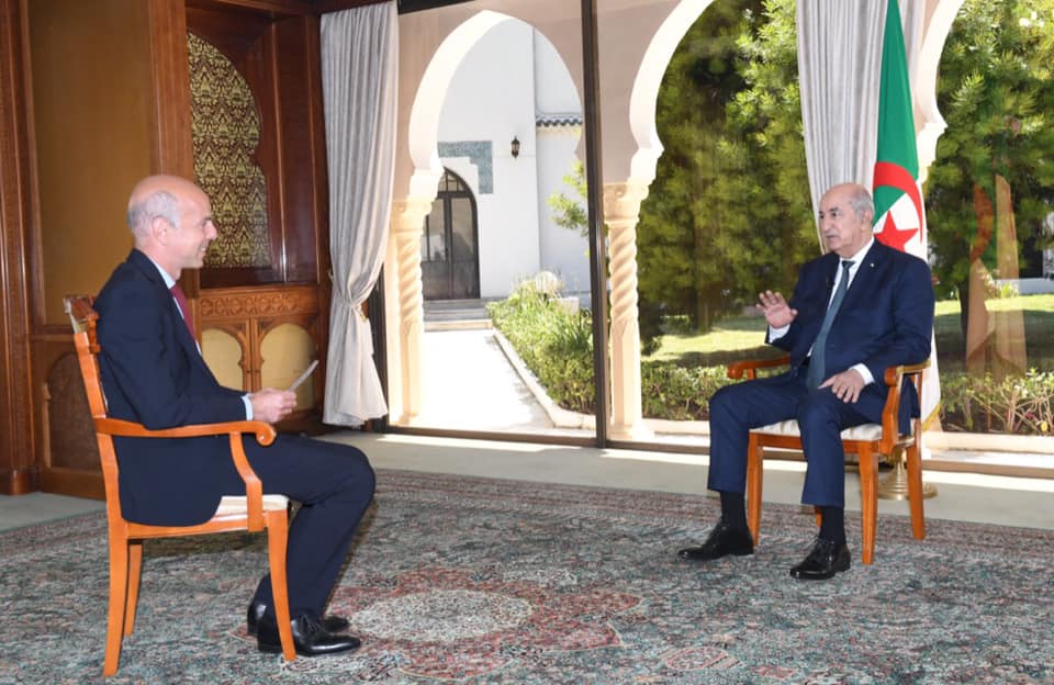 الرئيس تبون يجري حوارا صحفيا مع قناة 