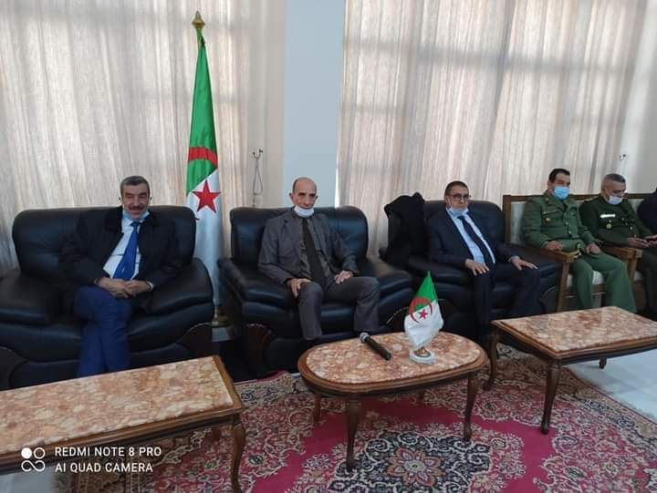 المستشار المكلف بمناطق الظل في زيارة إلى البويرة