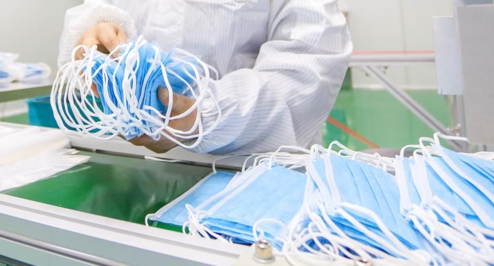 الصيدلية المركزية للمستشفيات تستلم 200 ألف كمامة 