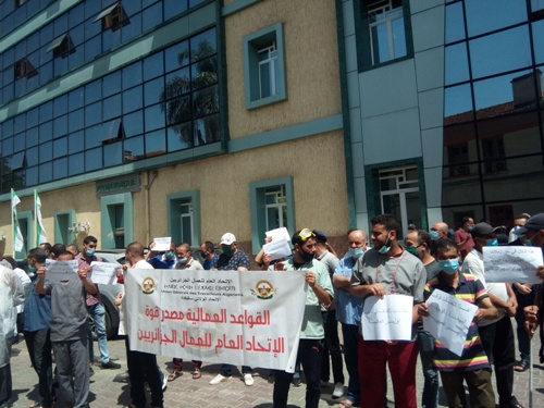 سكيكدة: أطباء وعمال المستشفى في وقفة احتجاجية