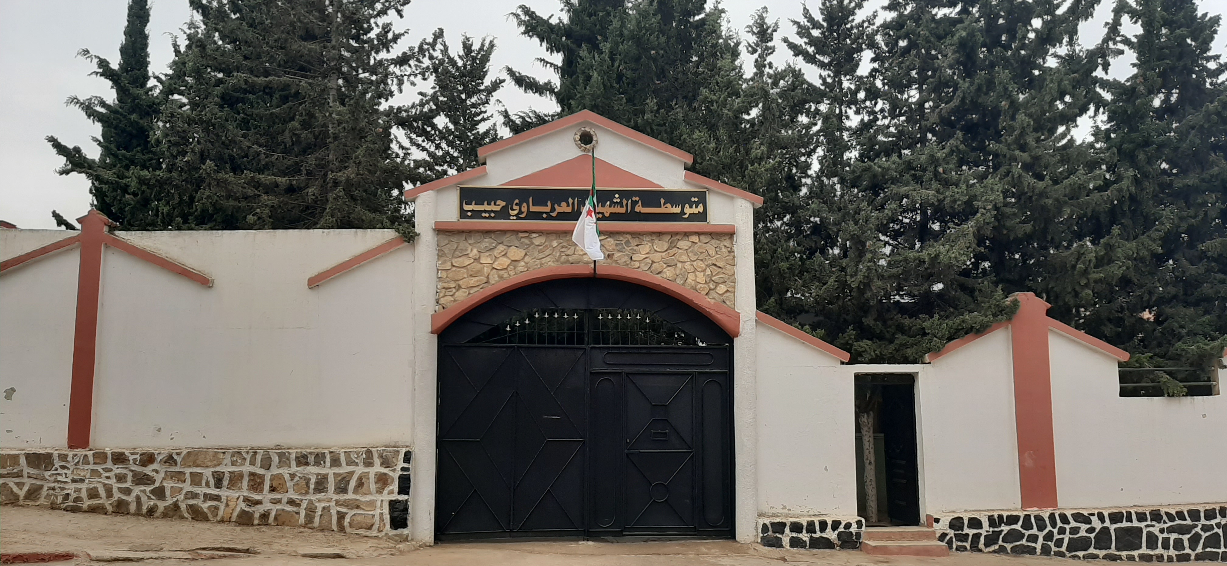 أساتذة بغليزان يمتنعون عن التدريس