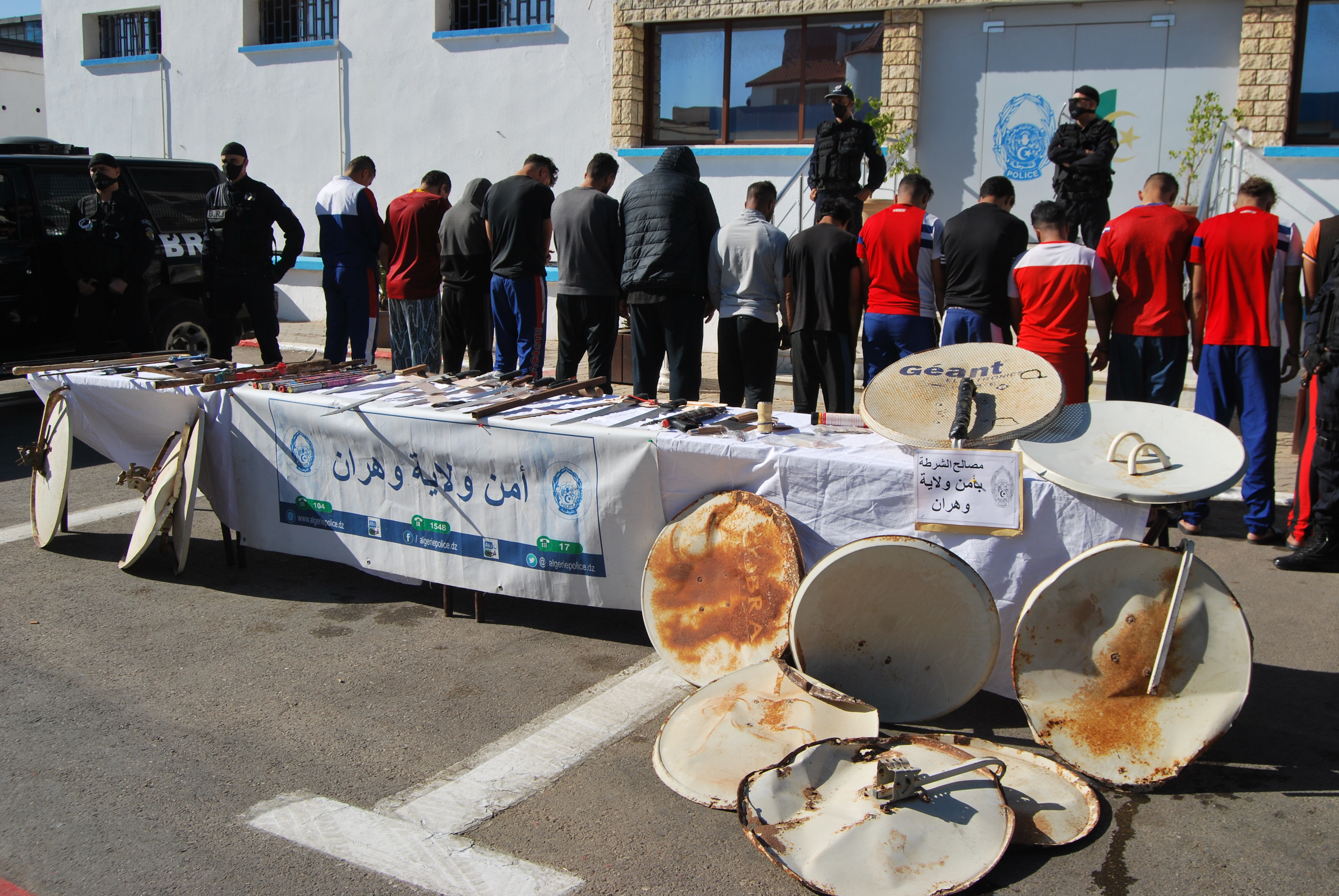 توقيف عصابة أحياء تتكون من 16 شخصا بوهران