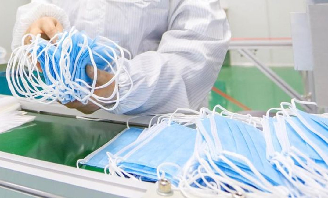 وزير السياحة: نطمح لإنتاج مليون كمامة يوميا