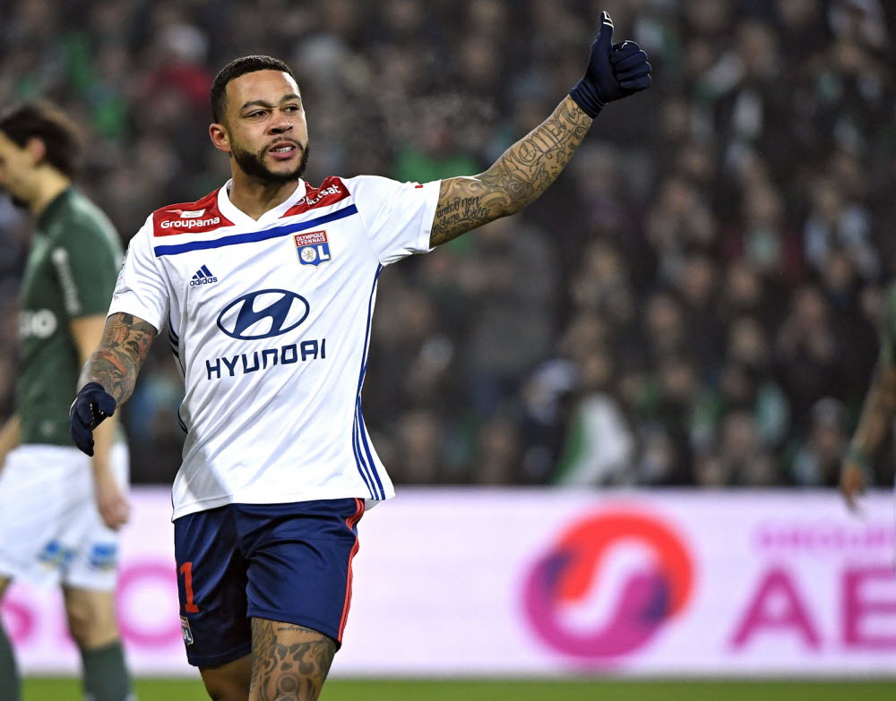 برشلونة يضحي بلاعبين من أجل ديباي