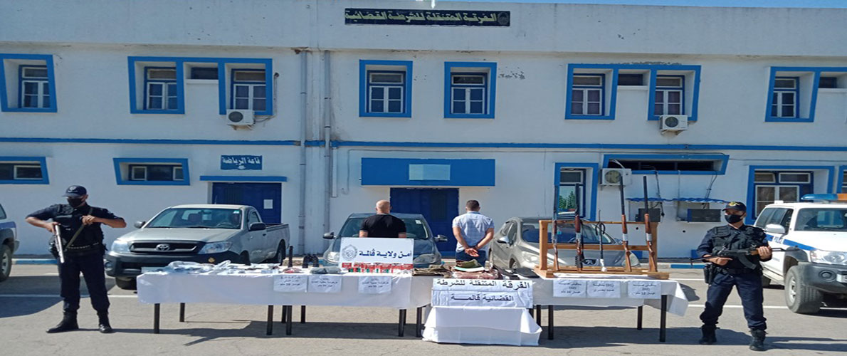 ڨالمة: توقيف شخصيْن وحجز أسلحة نارية وذخيرة حربية 