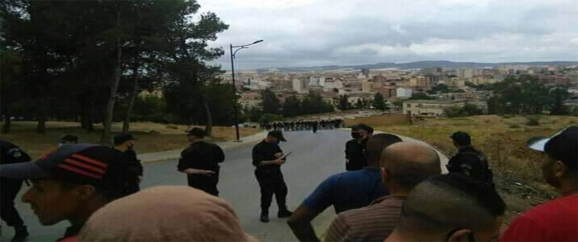 البويرة: الأمن يمنع المتظاهرين من الوصول إلى وسط المدينة