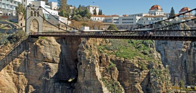 والي قسنطينة يمنع زيارة المقابر يومي العيد