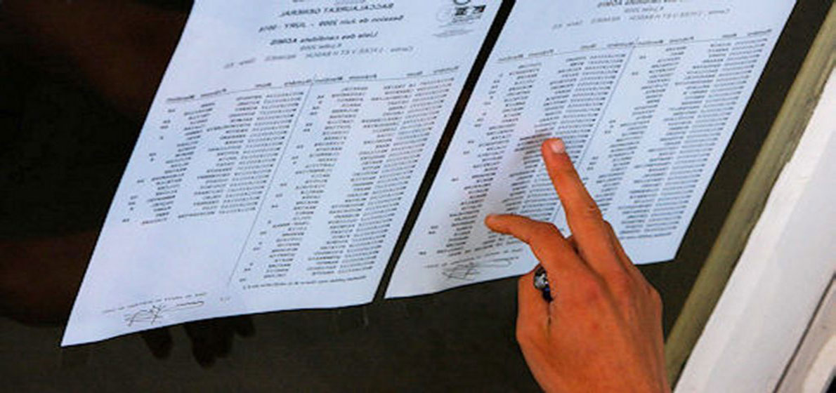 الناجحون في البكالوريا بخنشلة ينظمون مسيرات