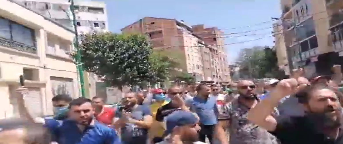 العشرات يخرجون في مسيرة بتيزي وزو