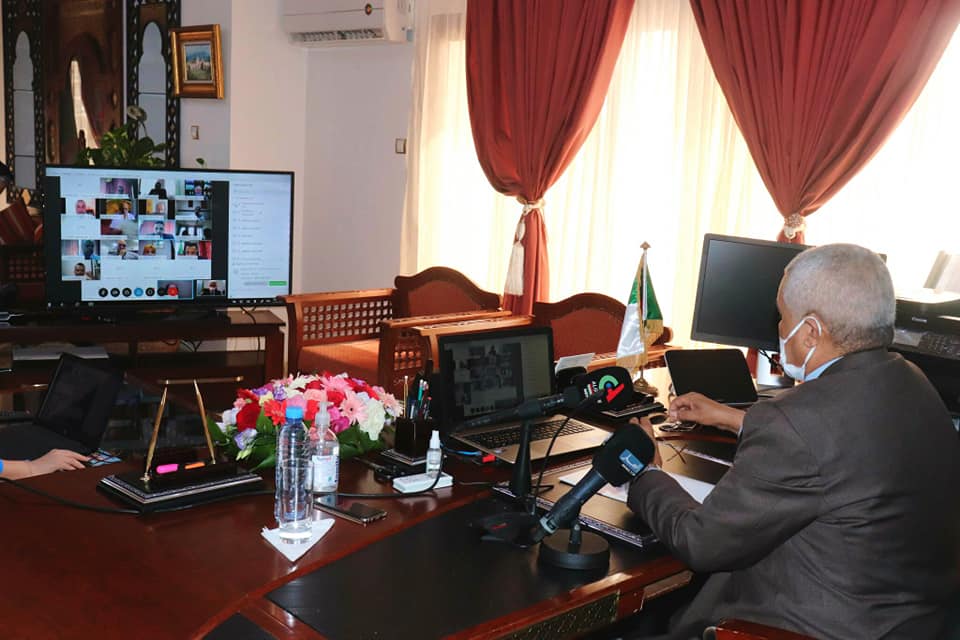 وزير السياحة يدعو للتشاور لتخفيف آثار 