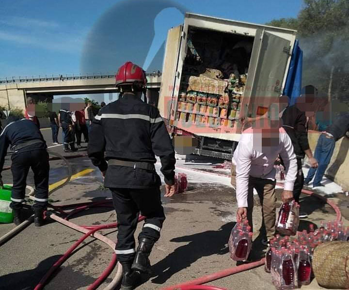 غليزان:إخماد حريق أتى على شاحنة لنقل البضائع