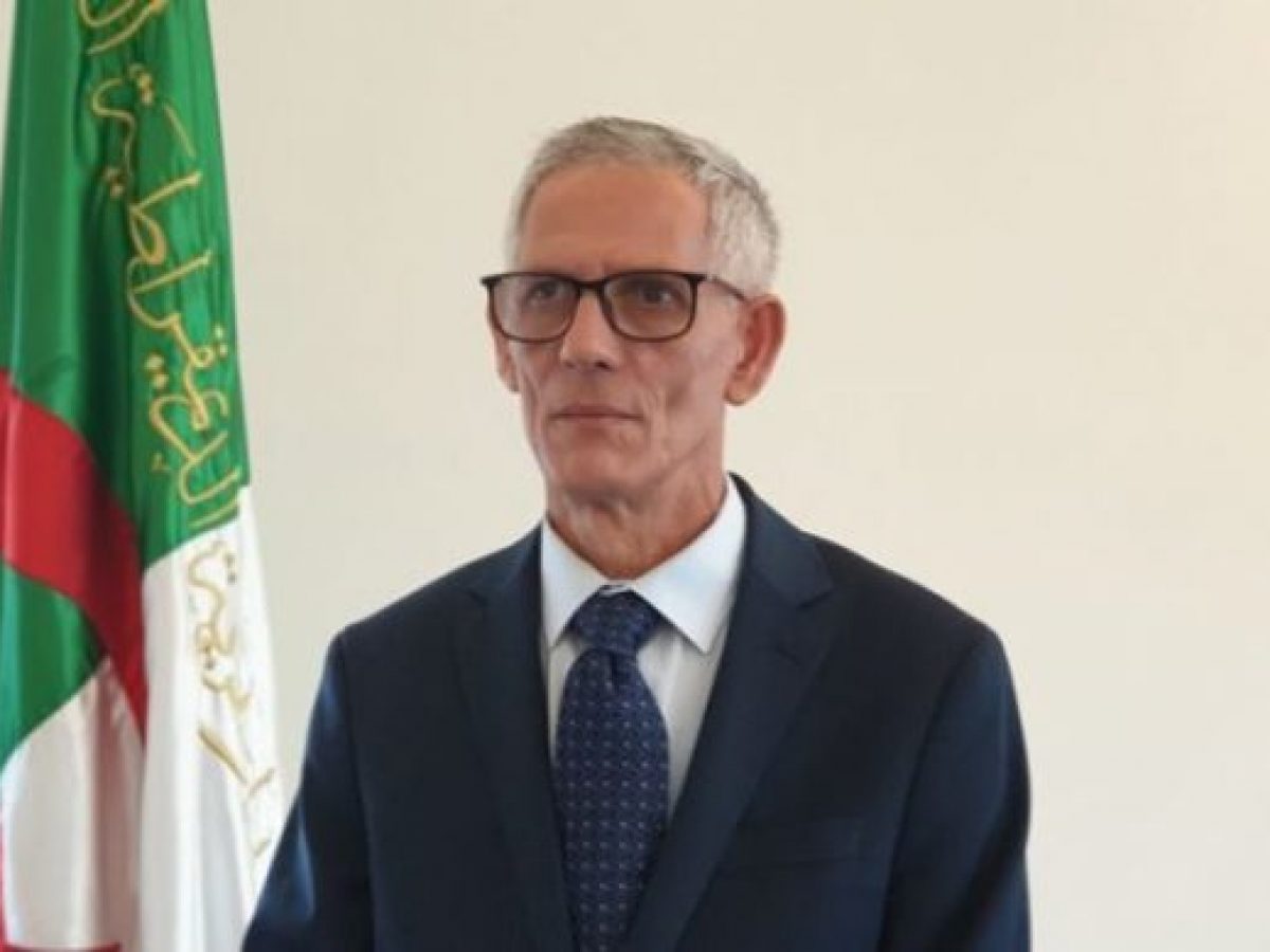 وزير الصناعة يوجه تعليمة بشأن تسريح العمال